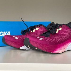 HOKA Arahi 6 Road-Running Shoes - Women's